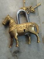 Cadenas de porte décoratif en laiton avec clés Cadenas artisanal à double clé en forme de cheval