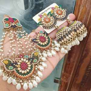 Pendientes Jhumki de alta calidad, paquete combinado Maang Tikka y Pasa joyería tradicional india para bodas, ocasiones festivas, fiesta - Product Image 1