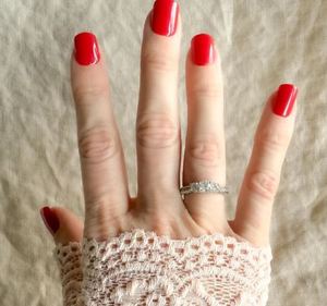 Bague à trois pierres vintage personnalisée avec Moissanite Meilleur prix Exportateur indien pour bijoux de mariage pour femmes - Product Image 3