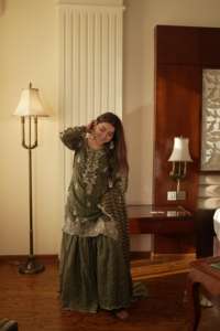 Traje Sharara de Ropa Pakistaní Completamente Cosido con Bordado, Traje Sharara de Fiesta para Venta de Exportación - Product Image 2