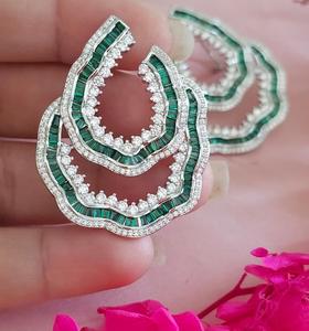 Pendientes de lujo con acabado plateado de alta calidad y apariencia de piedra CZ para mujeres y niñas, ideales para looks de noche y fiestas. - Product Image 3