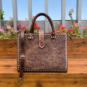 Sac de messager élégant en cuir de luxe pour femmes, fourre-tout de luxe fabriqué à la main pour dames sur mesure par l'unité d'usine - Product Image 2