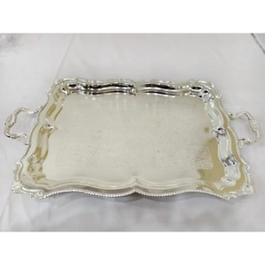 Bandeja de acero inoxidable antigua hecha a mano con mango increíble plateado para servir alimentos y exhibir postres a la venta - Product Image 1
