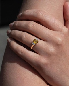 Anillo de zafiro amarillo de 1,04 quilates de alta calidad, anillo de bodas de tres diamantes para mujer, anillo de bodas de oro de 14K, pedido al por mayor en línea - Product Image 2