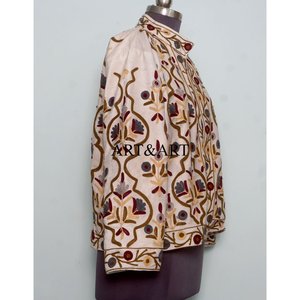 Vestes matelassées en coton tissé Suzani brodées sur mesure pour femmes, écologiques, à séchage rapide, rembourrées en coton, artisanat artisanal - Product Image 4