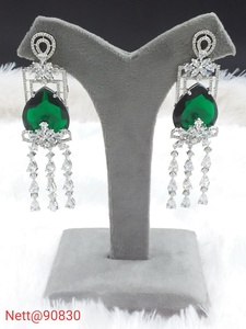 Ensemble élégant de boucles d'oreilles et de colliers en pierre AD pour femmes, idéal pour les fêtes de mariage, la collection de bijoux et de cadeaux ethniques. - Product Image 2