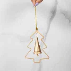 Ornements d'arbre de Noël en aluminium de luxe écologiques Formes personnalisées et bords polis pour la décoration saisonnière de la maison - Product Image 4