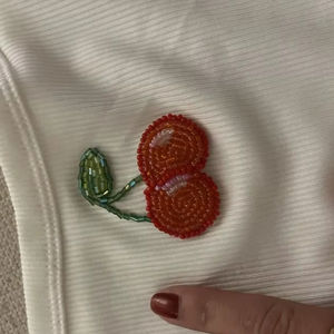 Bracelet en cristal de fraise mignon en gros, MOQ 1 pièce, forme de branche d'arbre, perle de charme, chaîne en argent, cadeau de fête pour femmes - Product Image 1