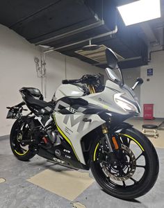 Motocicleta CFMOTO 250SR de Estilo Racing, Motor de Gasolina de Cuatro Tiempos Refrigerado por Agua, Arranque Eléctrico/a Patada, Horquilla Invertida |   En todo el mundo - Product Image 1