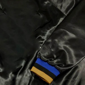 Nouvelle arrivée Veste universitaire en satin de haute qualité pour homme Tissu en toile avec design de lettreman de baseball pour une utilisation en saison hivernale - Product Image 3