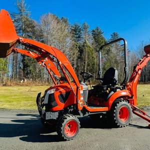Tracteur utilitaire compact Kubota BX23S |   Chargeuse-pelleteuse 4x4 diesel 23 CV - Product Image 2