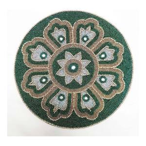 Napperons de décoration de table à manger ronds verts et dorés à la main en verre perlé pour mariage - Product Image 1