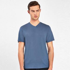 Vente en gros Nouveau T-shirt à manches courtes à la mode pour hommes T-shirts décontractés à col en V 2022 T-shirt imprimé d'été - Product Image 2