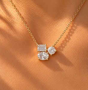 Collier Minimaliste en Or 14K avec Diamants de Laboratoire Multi-formes (Ovale, Brillant, Coussin, Émeraude) 1,50 CTW DEF VVS et Rhodium - Product Image 3
