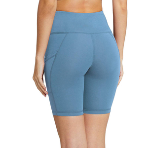 Shorts tendance pour femmes avec tissu doux et léger et taille haute sécurisée, idéal pour le sport et les vêtements décontractés quotidiens. - Product Image 3