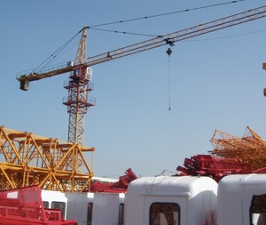 Grúa Torre Económica Modelo 7020, Altura Máxima de Elevación 120m, Carga Nominal 1.5 Toneladas, Uso en Construcción, Motor de Alto Rendimiento - Product Image 5