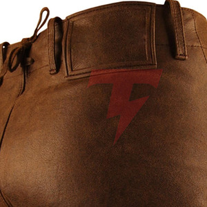 Shorts en cuir pour homme à finition lisse - Design décontracté et écologique pour un mouvement confortable et un look élégant - Product Image 6