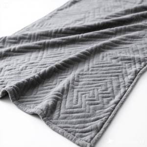 Couverture en polaire douce de luxe Ligne grise confortable Design en relief Double taille - Product Image 5