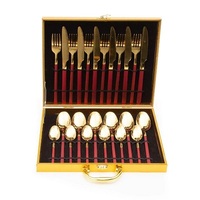 Ensemble de couverts de mariage de luxe en métal personnalisé brillant, 5 pièces, or, acier inoxydable, manche fin, cuillère, fourchette, couteau, boîte en bois, hôtel
