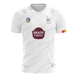 Kit de fútbol GAA Camiseta de fútbol de poliéster 100% con logotipo frontal Diseño sólido Manga corta Longitud Servicio OEM disponible - Product Image 1