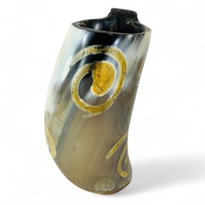 Taza tallada de cuerno de buey personalizada de alta calidad, jarra para beber vikingo con Base de madera hecha a mano por World Craft Impex - Product Image 2