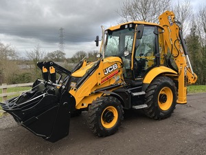 Nueva y sin usar Retroexcavadora JCB 3CX Sitemaster PLUS 2023 con brazo extensible, control avanzado y fácil, y cucharón delantero con horquillas - Product Image 3