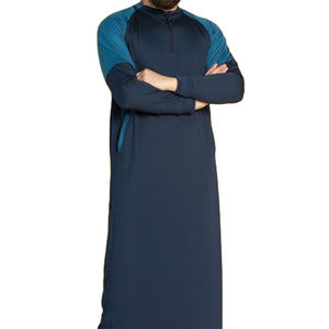 Vente en gros de vêtements islamiques pour hommes Style qatari pour hommes col rond jubbah pour hommes Thobes patch personnalisé épaule poitrine teint en couleur unie - Product Image 4