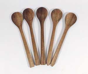 Cuillère à riz en bois d'acacia de haute qualité longue cuillère de cuisine en bois Design classique cuillère à soupe moyenne Offre Spéciale ustensile de cuisine - Product Image 1