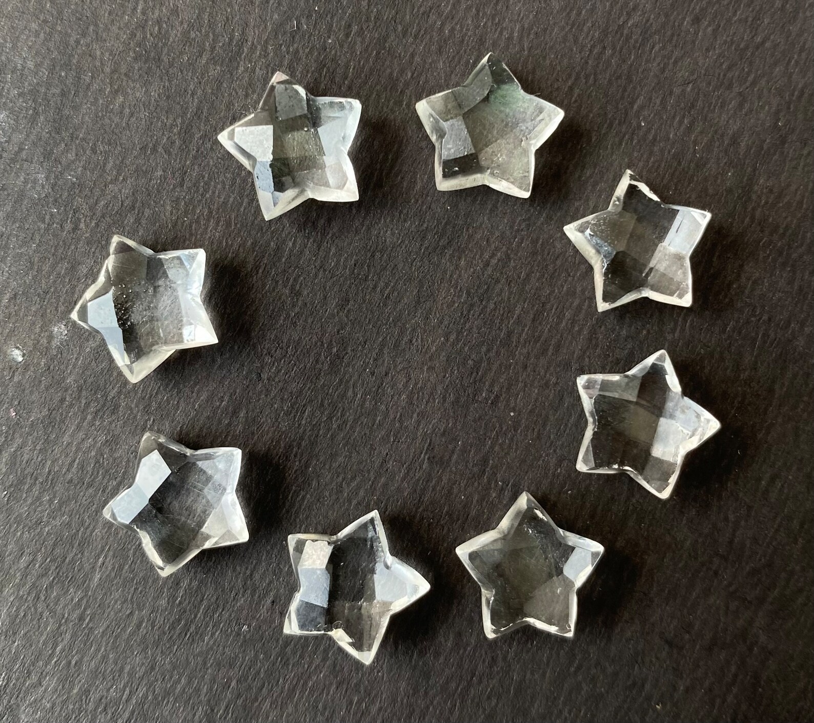 Identique à l'image