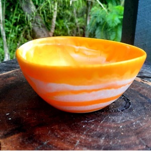 Ensaladera de resina redonda de estilo bohemio de alta calidad hecha a mano y altamente pulida para sopa, fideos, arroz, utensilios de cocina para servir - Product Image 2