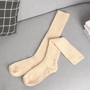 Vente en gros de chaussettes longues Chaussettes d'athlétisme longues de qualité supérieure avec logo personnalisé, imprimé, mode, à bas prix, pour hommes - Product Image 1