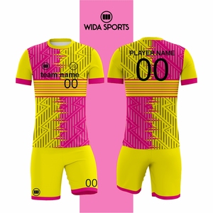 เสื้อฟุตบอลทีมแบบกำหนดเอง พิมพ์ลายด้วยความร้อน 100% โพลีเอสเตอร์ แห้งเร็ว น้ำหนักเบา ระบายอากาศได้ดี ไร้ตะเข็บ คอวี แขนสั้น - Product Image 4