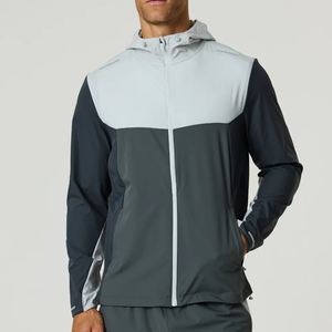 Conjunto de chándal cortavientos de nailon y poliéster ligero e impermeable con logotipo personalizado para hombre, conjunto de chándal cortavientos de nailon para exteriores - Product Image 3