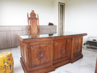 Bureau de direction modulaire commercial en teck massif sculpté, style européen antique, fait main, durable, confortable et éco-responsable, 6,5 pieds
