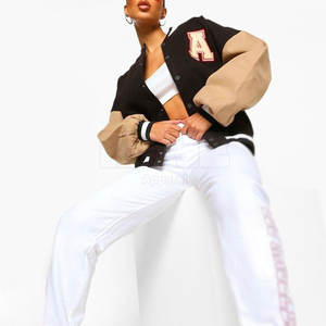 Veste Letterman de couleur personnalisée avec manches complètes Dernier design Remplissage respirant en coton tricoté Prix bas Fabriqué au Pakistan - Product Image 3