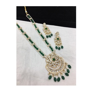 Ensemble de collier Kundan Moissanite de qualité supérieure avec boucles d'oreilles, parfait pour les réceptions de mariage et les célébrations de fête - Product Image 1