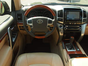 Toyota Land Cruiser 2013 en Venta / Disponible para la Venta con Bajo Kilometraje, Motor de Gasolina, Auto Usado en Excelentes Condiciones y Sin Accidentes, Volante a la Izquierda - Product Image 5