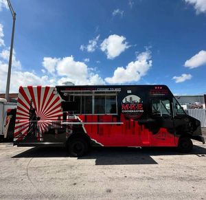 รถพ่วงอลูมิเนียมสำหรับขายอาหารและไอศกรีมแบบเคลื่อนที่ได้ในครัวเต็มรูปแบบพร้อมชิปและขนมขบเคี้ยว - Product Image 2