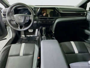 Toyota Camry SE Usado del 2025 - Product Image 2