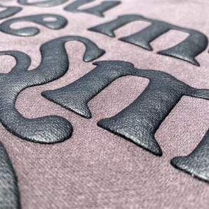 Sudadera con capucha unisex Y2K con estampado puff en negro y amarillo, estilo streetwear para hombre, de alta calidad, 100% algodón polar. - Product Image 4