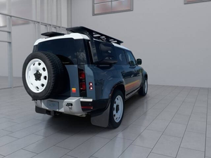 2025 Lan-d Rove-r Defender 110 P300 S AWD 110 P300 S 4dr SUV usado muy limpio - Product Image 4