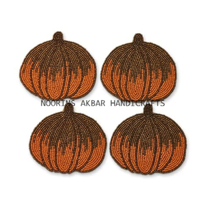 Posavasos de calabaza con cuentas de vidrio hechas a mano 2025, Decoración de mesa rústica de otoño para cosecha, reuniones y hogar - Product Image 5