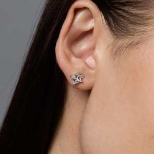 Pendientes de Diamante Geométricos con Corte Princesa en Oro Rosa de 14k y 18k - Product Image 3