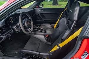 2024 911 GT3, Transmisión Manual de 6 Velocidades, Motor Flat-6 de 502 hp, Color Rojo Guardia, Sin Modificar - Product Image 4