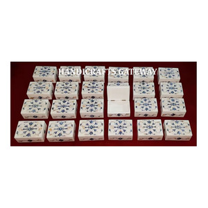 Boîte à bijoux incrustée de nacre bleue en marbre blanc naturel, forme rectangulaire, conception de fleurs faite à la main utilisée pour l'emballage du collier - Product Image 1