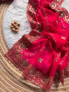 Saree traditionnel en soie douce de créateur indien avec un beau travail de broderie pour les mariages et les fêtes - Product Image 2