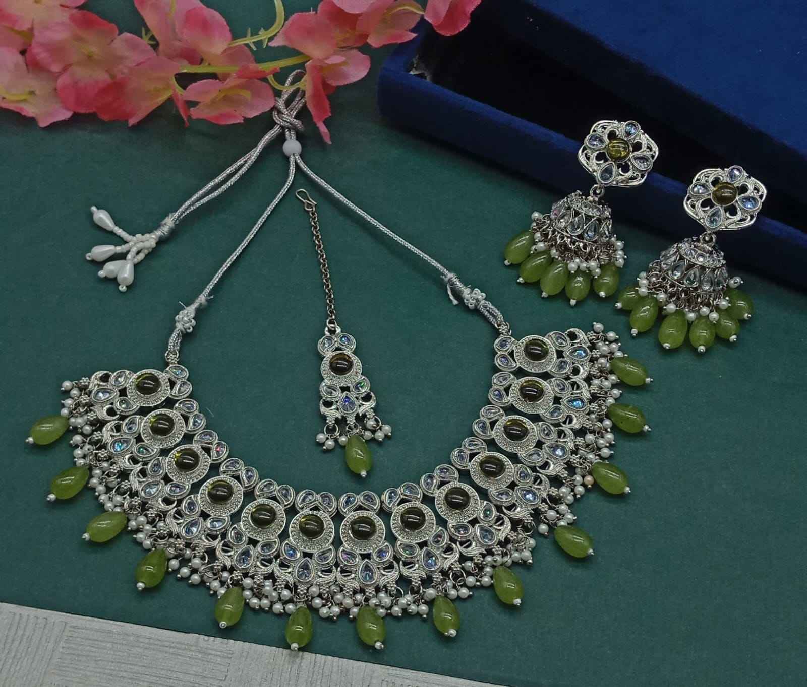 สีเขียว