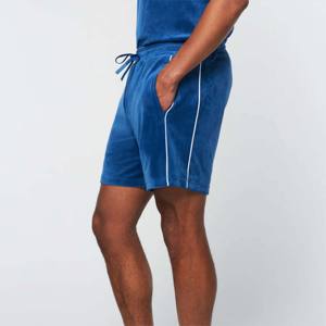 "Elegantes pantalones cortos de terciopelo para hombre: sensación lujosa, ajuste cómodo, ideal para ropa informal y de Salón" - Product Image 2