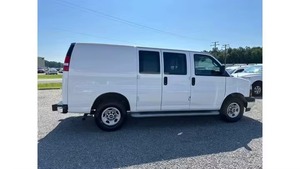 Fourgonnette utilitaire GMC Savana 2500 SWB 2023 certifiée, propre et peu utilisée, intérieur clair, sièges en cuir, moteur turbo, propulsion arrière, régulateur de vitesse adaptatif - Product Image 3