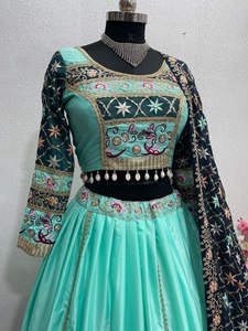 Top vente Lehenga Choli en soie tissu broderie séquence travail indien pakistanais fête des femmes collation spéciale pour Navratri - Product Image 3